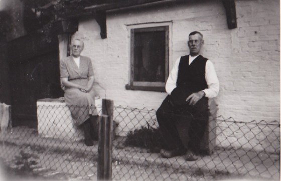 Opa and Opoe de Wind in de tuin